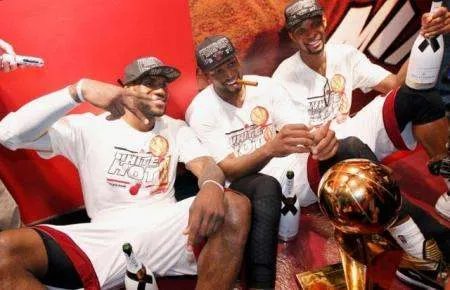 詹姆斯曾模仿涚了科比的什么经典名言？