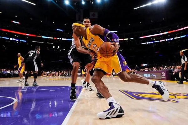 霍华德虽表态不参加NBA复赛，但一直都保持着训练，你怎么看？