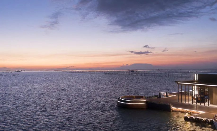 网红海上酒店已停用并被拖离海域，这家酒店为何被停用呢？