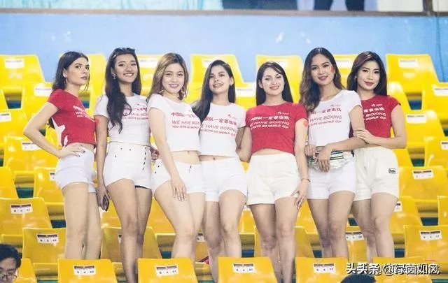 世预赛中国队vs菲律宾看台风景被忽略，美女组团为国足加油，为何都是外国人的模样？