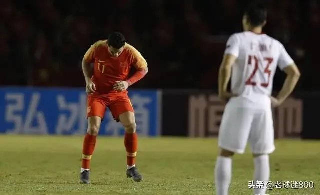 世预赛中国队vs菲律宾看台风景被忽略，美女组团为国足加油，为何都是外国人的模样？