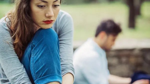 江苏一女子出轨后洗劫前男友婚房，此女子的这一行为合法吗？