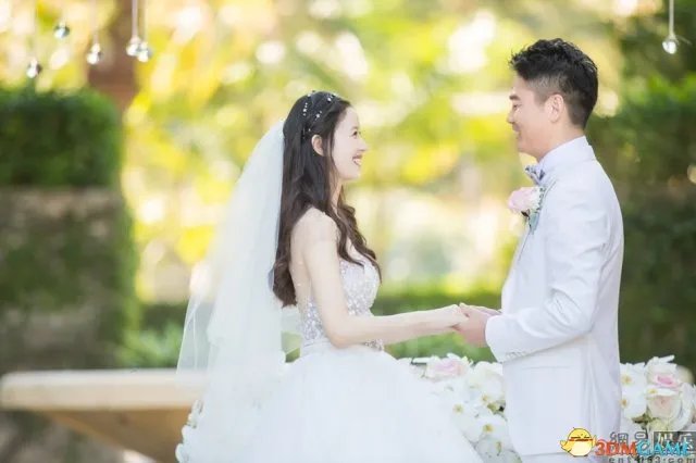 画面太美！刘强东奶茶妹妹今日大婚 两人深情拥吻