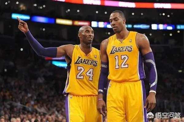 霍华德当年作势肘击科比,科比毫不退缩,他是毫无畏惧还是认为魔兽不敢肘击他?