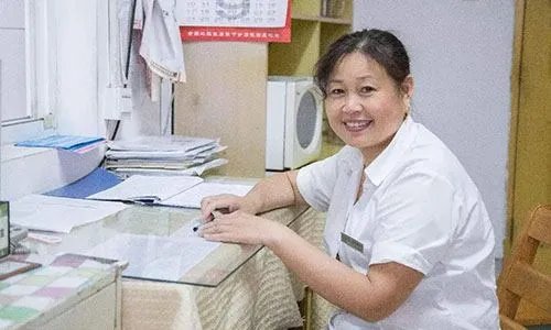 大学生晚归唱世上只有妈妈好求情，此方法奏效了吗？