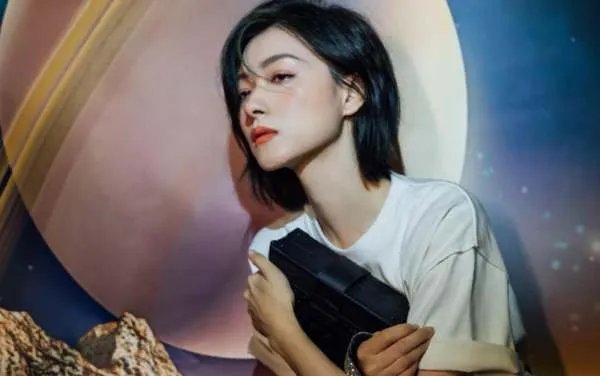 为什么都说万茜人设崩塌了，她都做了哪些事情？