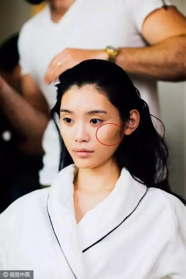 奚梦瑶摔倒后微博上那些大V的评论真是本人操作的吗？