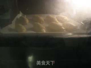 奶香面包——电动打蛋器和面、烤箱发酵法