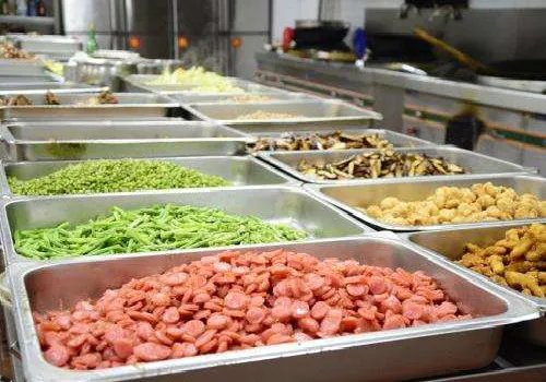 大学食堂推出1毛钱米饭，该校学生是何反应？