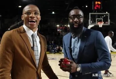 记者：与哈登怎么分配球权？威少：我不接触球也能影响比赛，大家怎么看？