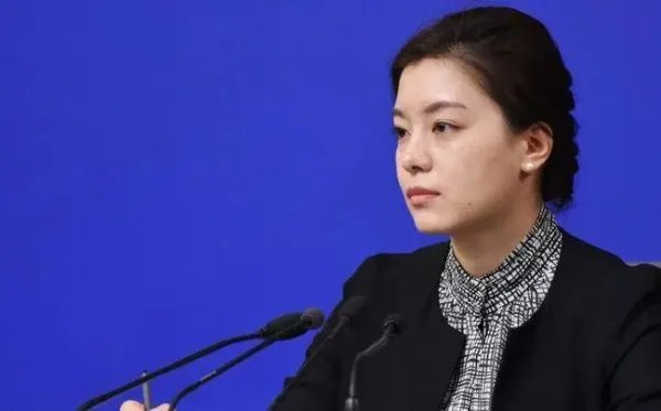 张京16年前用英文说自己的梦想是当外交官，如何她怎样了？