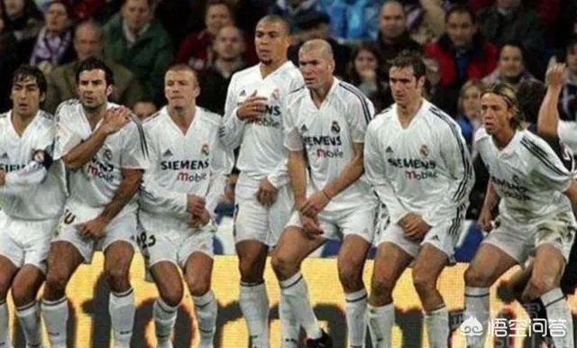 中国女足门将赵丽娜，为什么扑救前老是把双手收紧在胸口处？