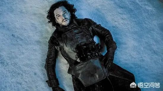 《权力的游戏》中,雪诺为什么死了后来又被复活了?