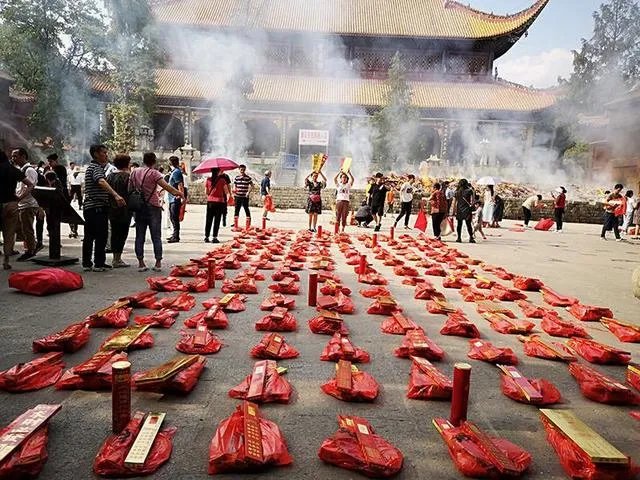 没结婚的情侣不要拜佛为什么 情侣一起去拜佛的禁忌有哪些