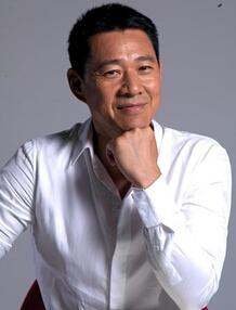 张丰毅与侯勇长得很像吗?要有两人的对比图片