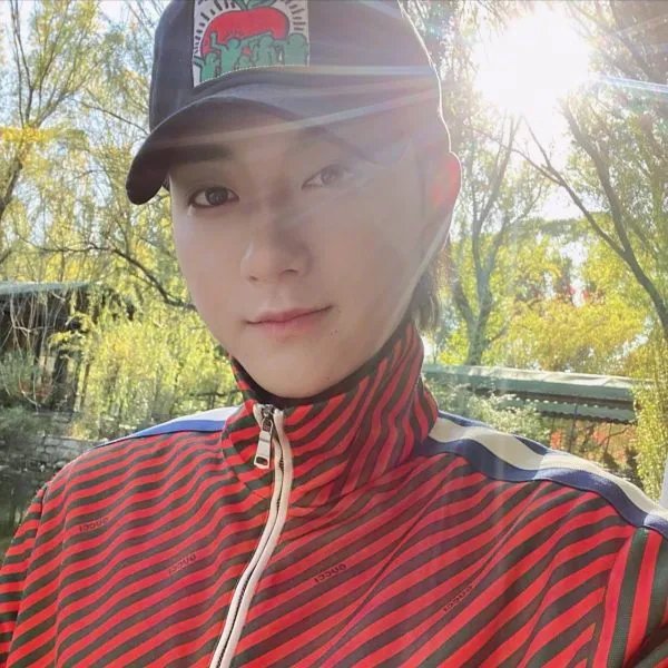 龙韬娱乐现在是由黄子韬管理吗,该公司的经营情况如何?