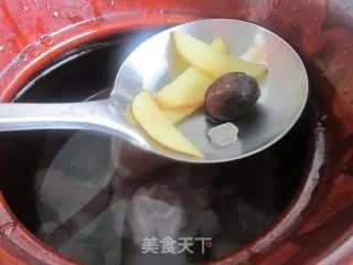 黄豆花生炖猪蹄