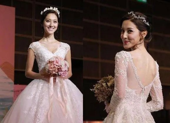 郑嘉颖比女友大多数岁？