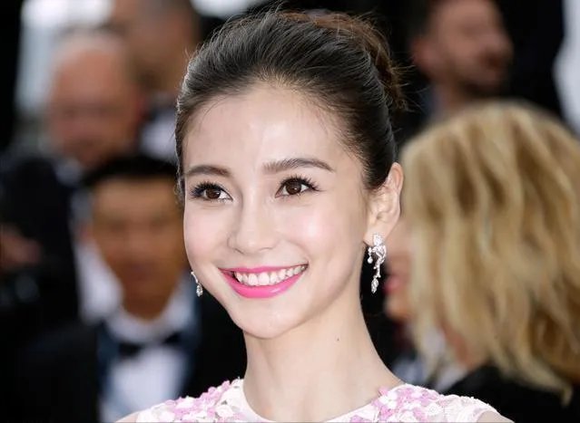 4.4号旭日阳刚街头卖唱，被很多人骂缺钱了，他们怎么这样了？