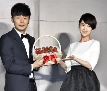 李荣浩否认与杨丞琳离婚，两人目前的感情状况如何？