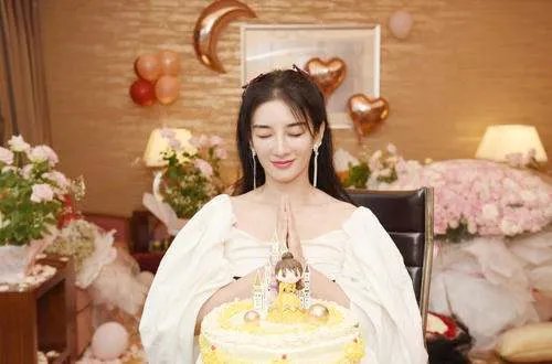 黄奕晒44岁庆生照，圈内与哪些明星是好友呢？