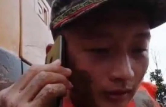 抗洪战士骗妈妈说没去抗洪 全程没一句“实话”却让众人感动不已