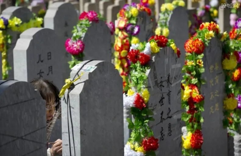 千年古墓竟挖出活女人 工人差点被吓死