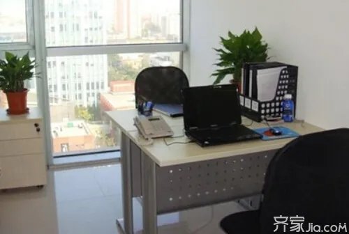 看小办公室装修效果图 学小办公室设计
