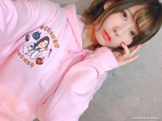 可爱大胆的童颜樱花妹 白皙嫩妹小日向结衣