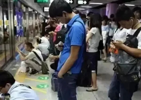 上海地铁禁止电子设备声音外放，你支持此项规定吗？