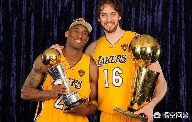 有人说给了科比“三高”才拿到两个冠军，而詹姆斯有了“三巨头”拿到了三个冠军，你怎样评价两人的水平？