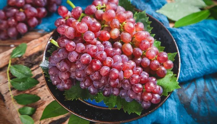 巨峰葡萄和夏黑的区别 巨峰葡萄和夏黑葡萄区别是什么