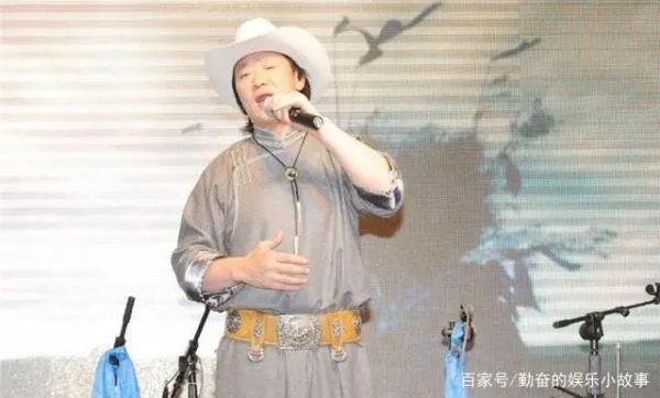 吉祥三宝中，爸爸去世，妈妈隐退，女儿如今怎么样了？