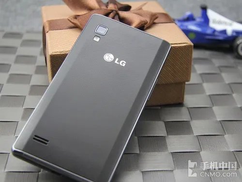 4.7英寸大屏双核 LG Optimus L9初体验