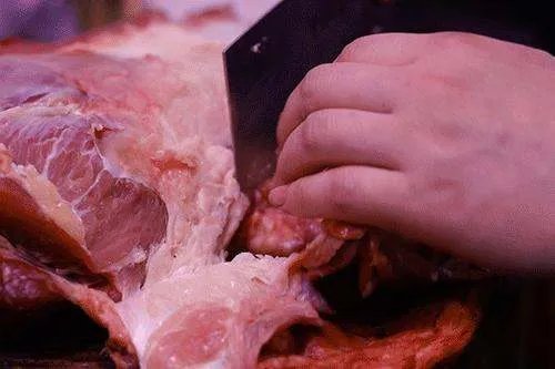 猪未落牛又起，为啥猪肉涨价直呼吃不起，牛肉涨价却没人抱怨？