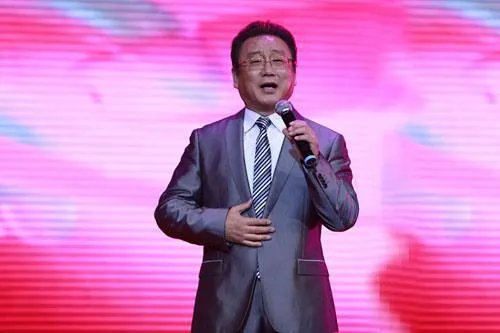 十五的月亮歌词