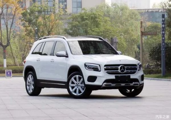 路虎极光大降价,标配2.0T四驱,隔壁奔驰1.3T月销却超5500台