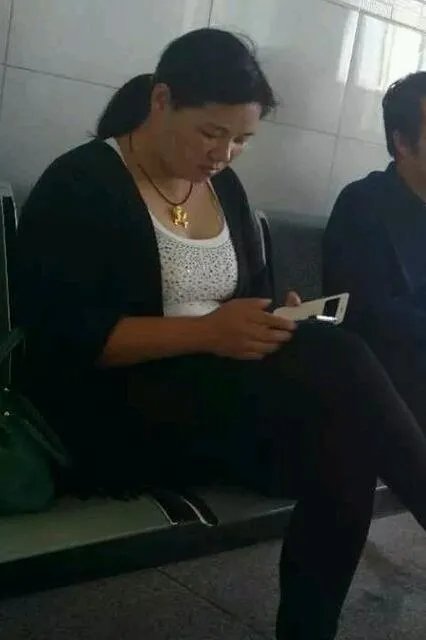 如何看待唐山老赖黄淑芬一事?