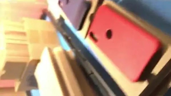 iPhone 8官方保护壳曝光 背部竟有开孔