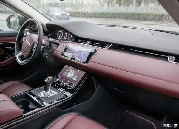 路虎极光大降价,标配2.0T四驱,隔壁奔驰1.3T月销却超5500台