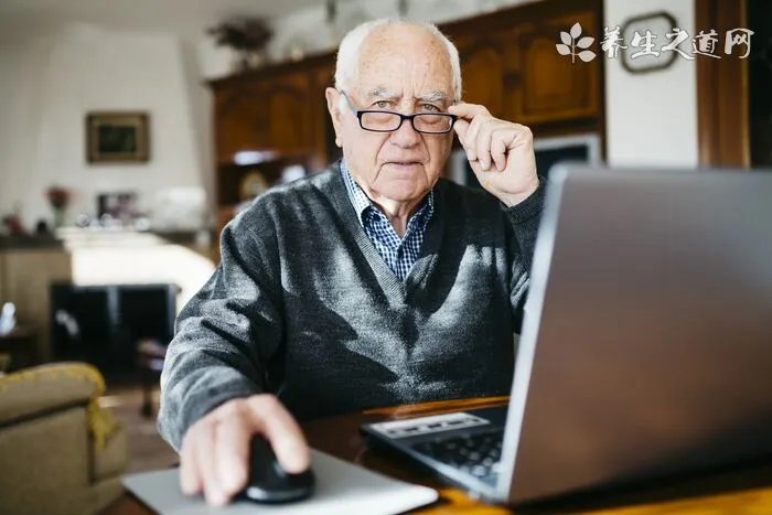 猫咪为什么喜欢扑腿