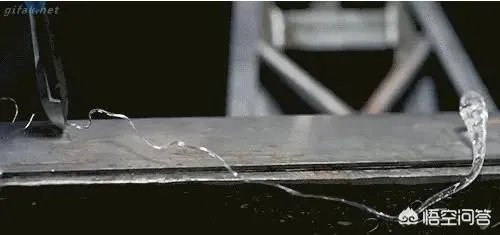 子弹都打不碎的“鲁珀特之泪”为何一捏尾部就碎了?