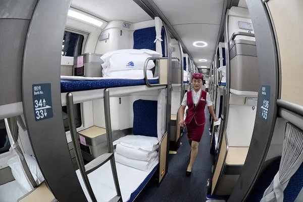 中国动车新成员：最新型纵向卧铺动车组上线运营