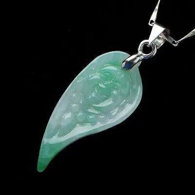 捡到玉坠随手丢弃被索赔，你觉得应该么？