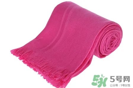 羊绒围巾可以水洗吗?羊绒围巾在家能水洗吗?