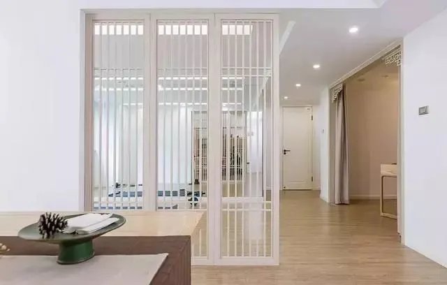 180㎡带庭院的中式原木风,客厅背景墙太美了!