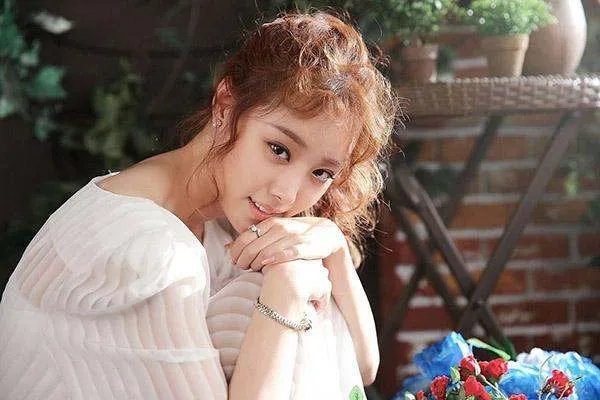 如何客观评价林珍娜(nana)的长相和身材(多图)?