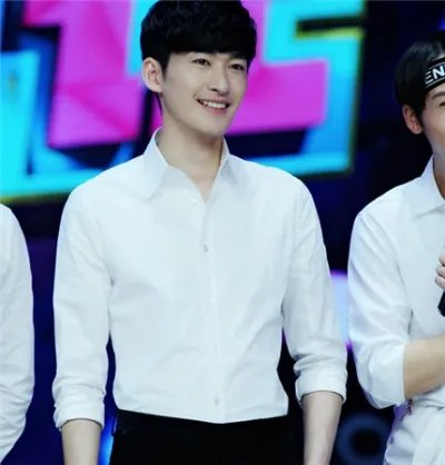 张翰壁咚吴昕张翰刁难海涛 逆天长腿惊现《快本》