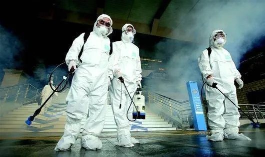 河北女子在高速上狂飙飞奔，被交警拦下后，她的回答为何让人哭笑不得？