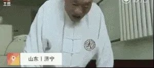 青岛现老年人健身暴走团，大爷大妈专走马路中间。你怎么看？